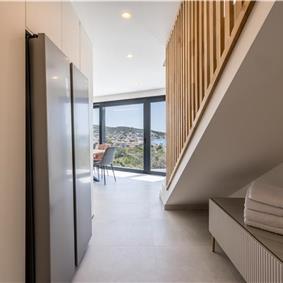 4 bedroom villa with heated pool and sea view in Vinišće, sleeps 8